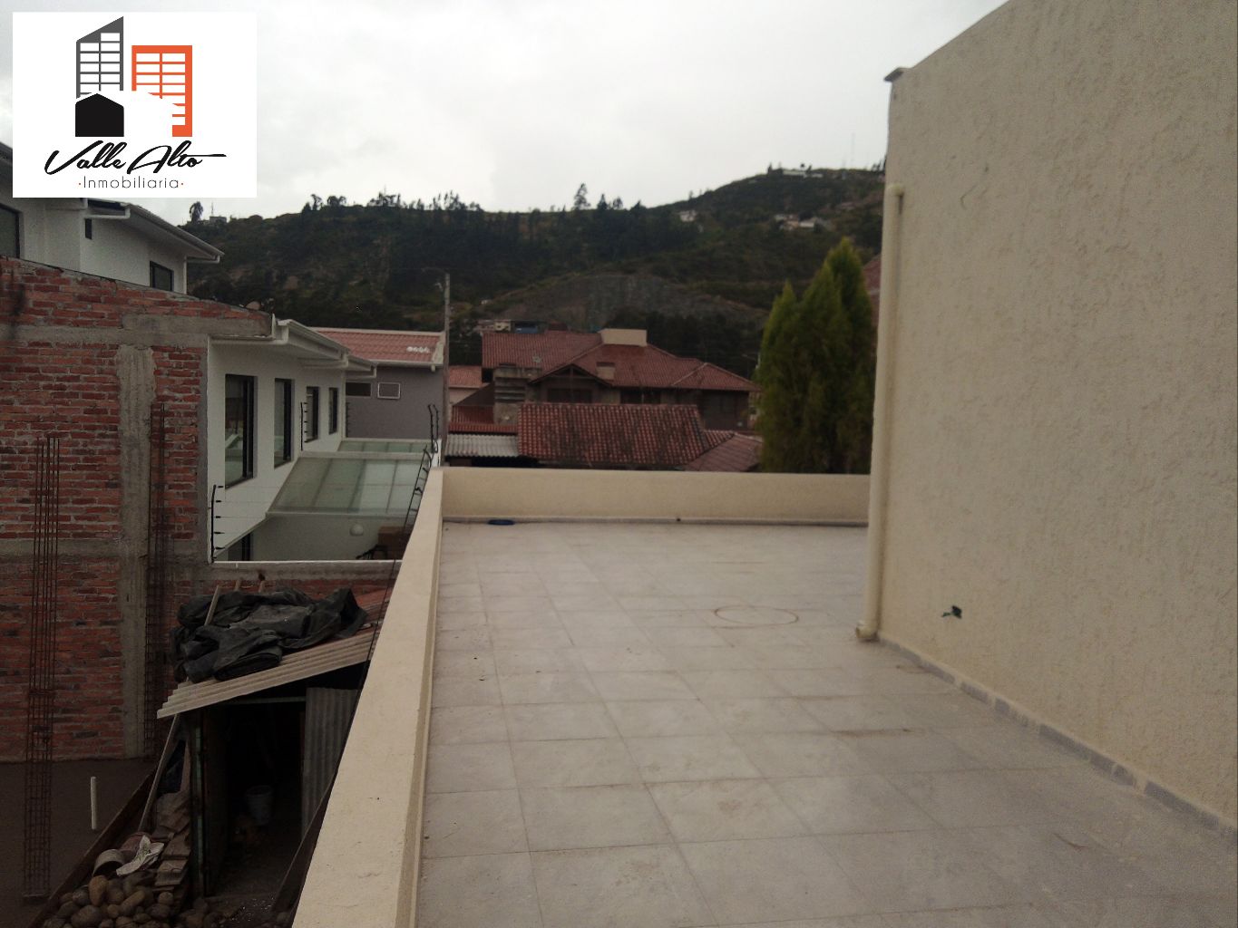 verinmuebles 12612 125 CASA DE LUJO POR ESTRENAR EN ZONA RESIDENCIAL DE CUENCA.