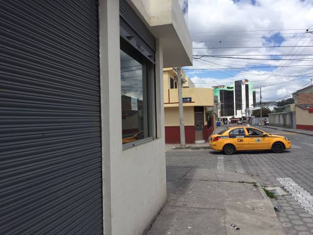 ARRIENDO DE LOCAL COMERCIAL ESQUINERO