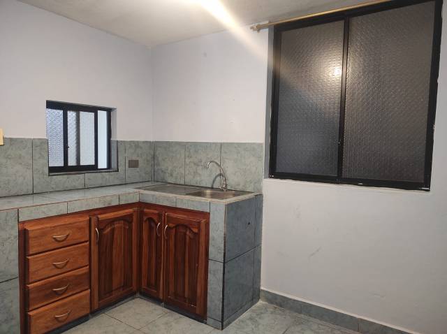 Arriendo departamento con  2 dormitorio 1 cocina 1 baño y 1 sala y también para lavadora garage .