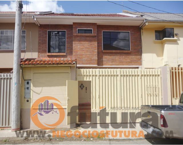 SE VENDE AMPLIA CASA CON LOCAL PARA TIENDA POR LA CDLA. LOS JARDINES $ 100.000