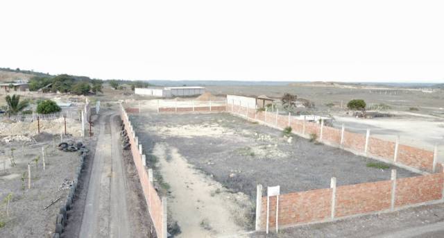 Vendo Terreno en Santa Elena  de 1600 Mtr2 Con Cerramiento