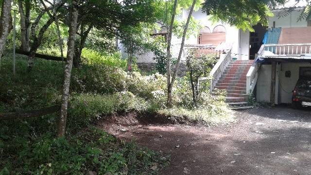 Casa de dos plantas en finca