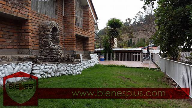 Villa con área verde, ideal para Institución Educativa, Salón de Recepciones