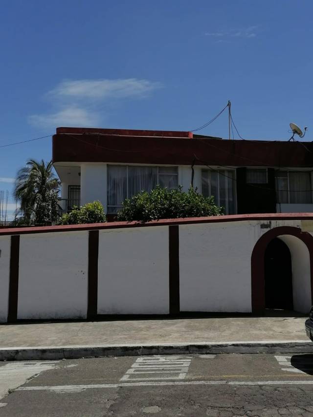 ARRIENDO COMODO DEPARTAMENTO SECTOR LA KENNEDY NORTE DE QUITO