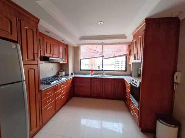 Amplio departamento en venta 165m2 Av. Ordóñez Lasso