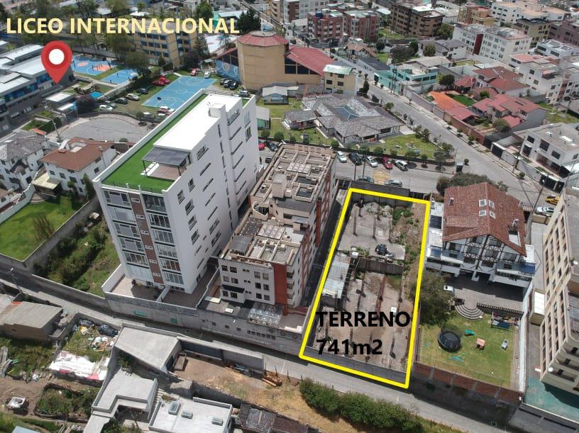 VENDO TERRENO  MONTESERRIN  741 M2  CON CIMIENTOS IDEAL PARA CONSTRUCTOR