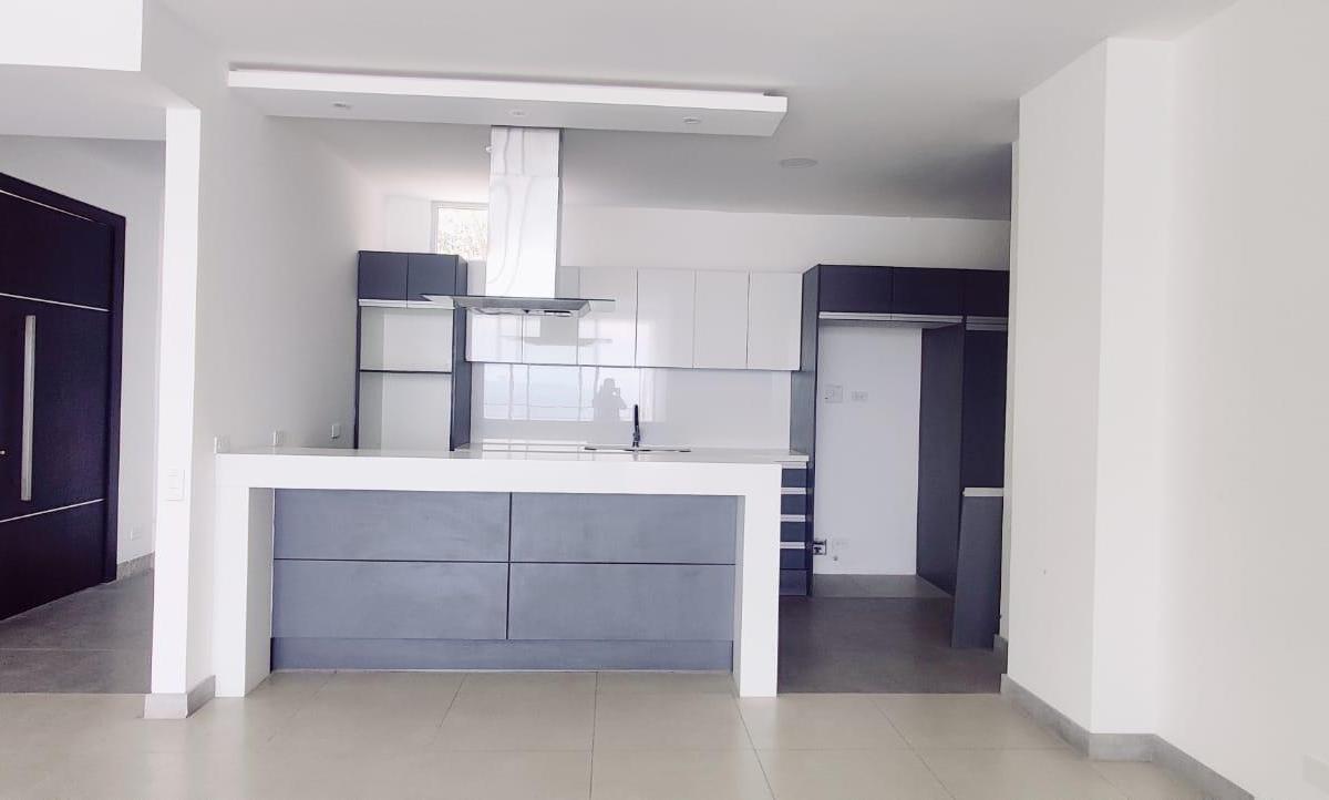 EN VENTA LINDO DEPARTAMENTO DE 3 DORMITORIOS CON VISTA EN CUMBAYÁ-SAN JUAN