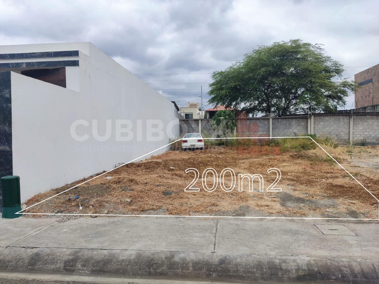 Terreno en venta dentro de urbanización privada con piscina en Portoviejo