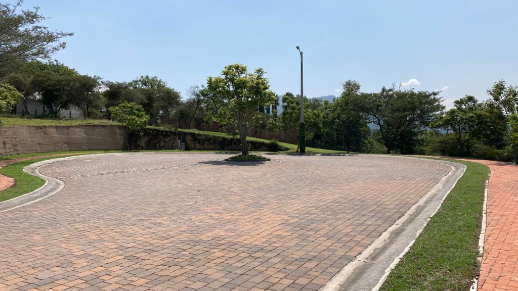 Terreno de venta en Cumbayá, Urbanización La Quinta