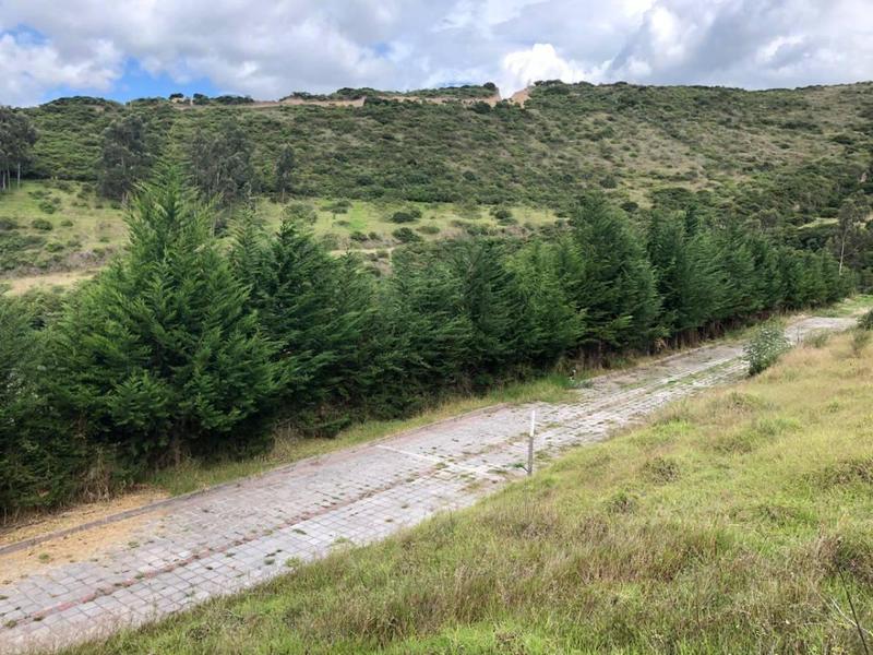 TUMBACO La Cerámica Vendo TERRENO 2350 m2 dentro Urbanización excelente vista