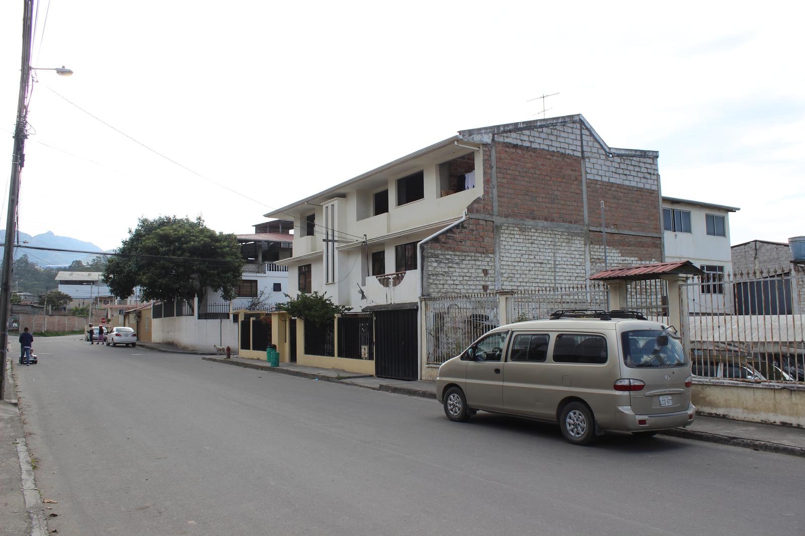 Casa en las calles Luis Alfonso y Agustín Aguirre - Ciudadela del Chofer - Loja - Ecuador