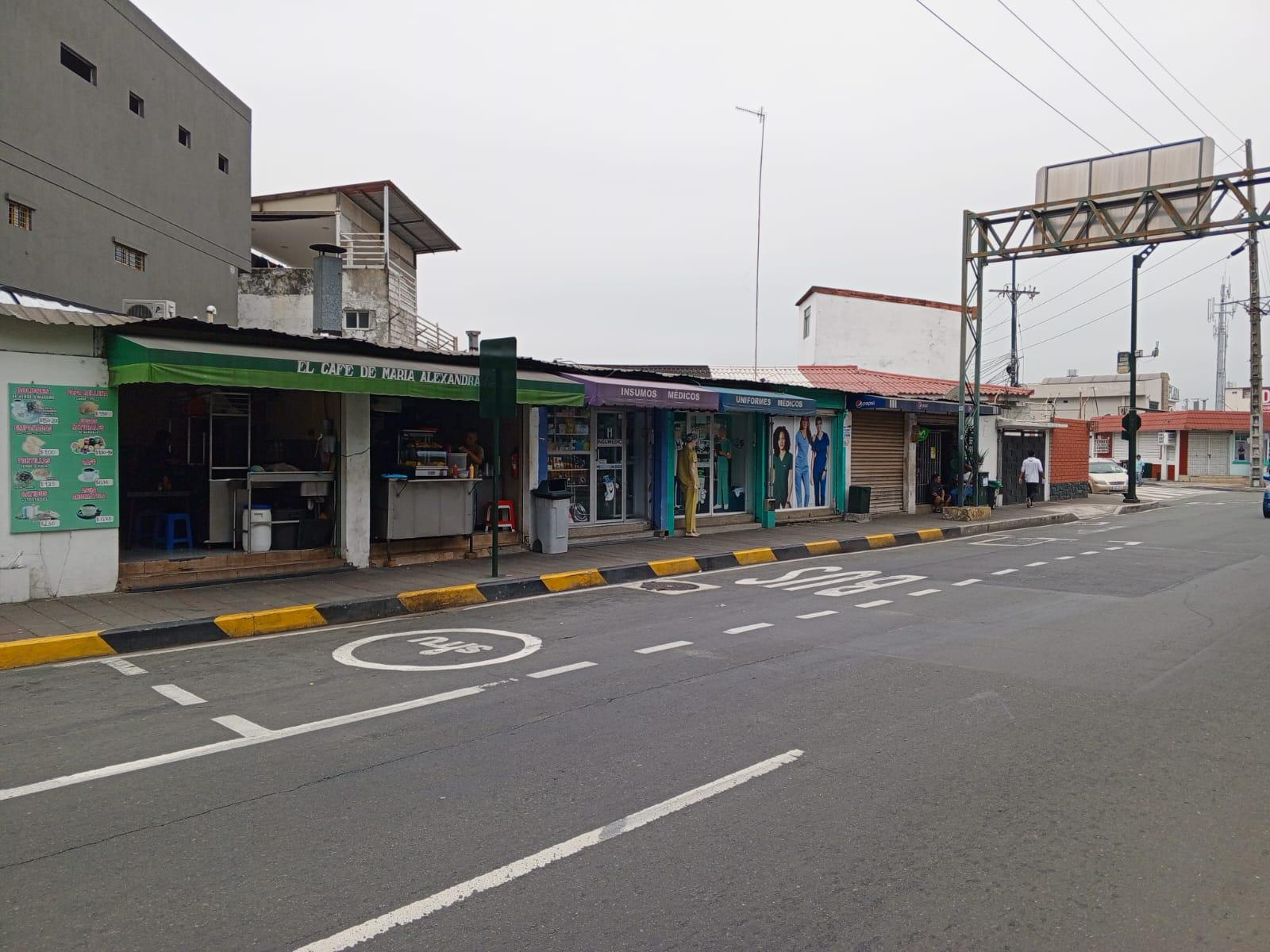 VENTA CASA COMERCIAL ESQUINERA AV. DELTA FRENTE U.G (AGE)