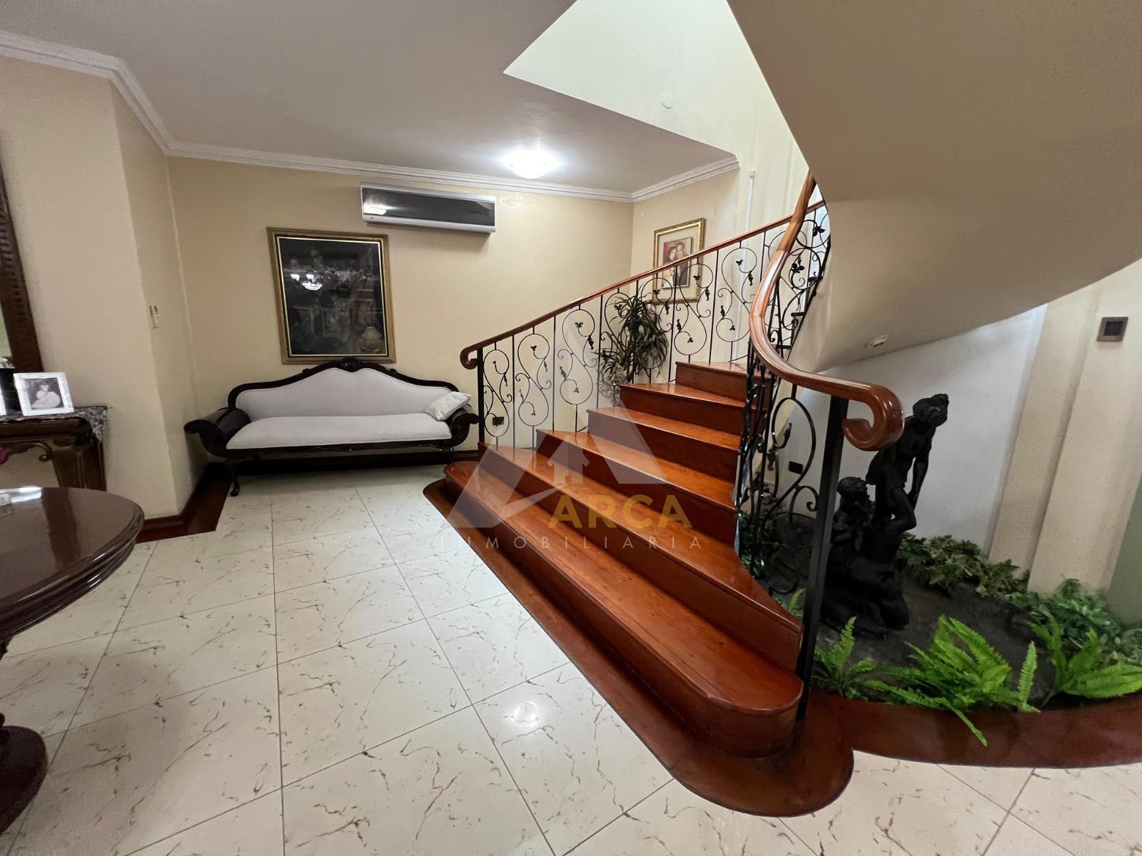 Se Vende Casa en  Urb El Rio, km. 2.5 Vía Samborondón