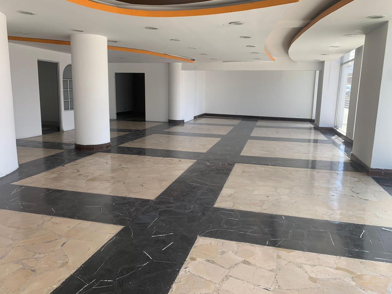 Local Comercial en Venta o Renta 300m2  a una cuadra Av America en  sector La Granja