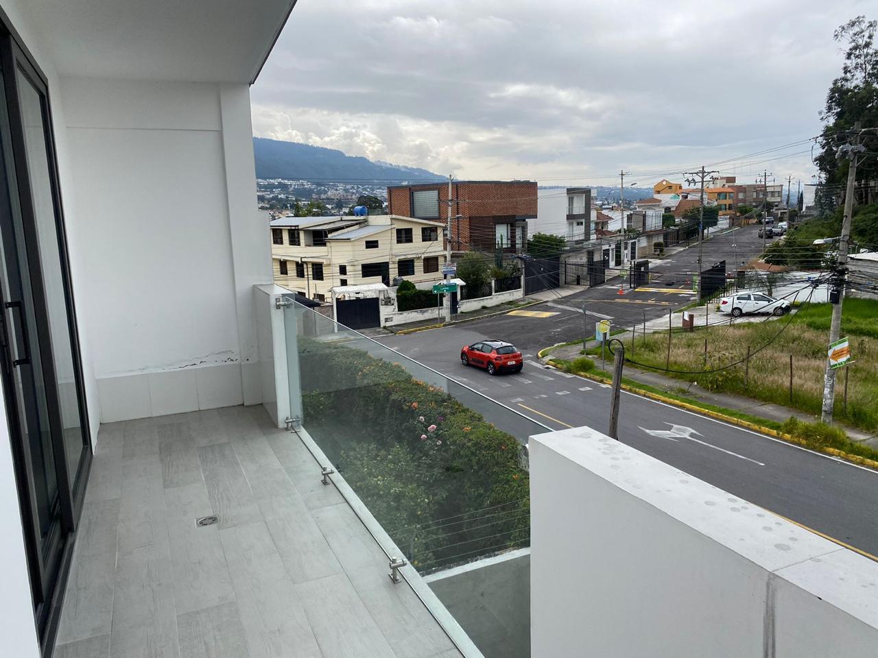 VENTA RENTA - CASA CUMBAYA VIVIENDA O NEGOCIO rf