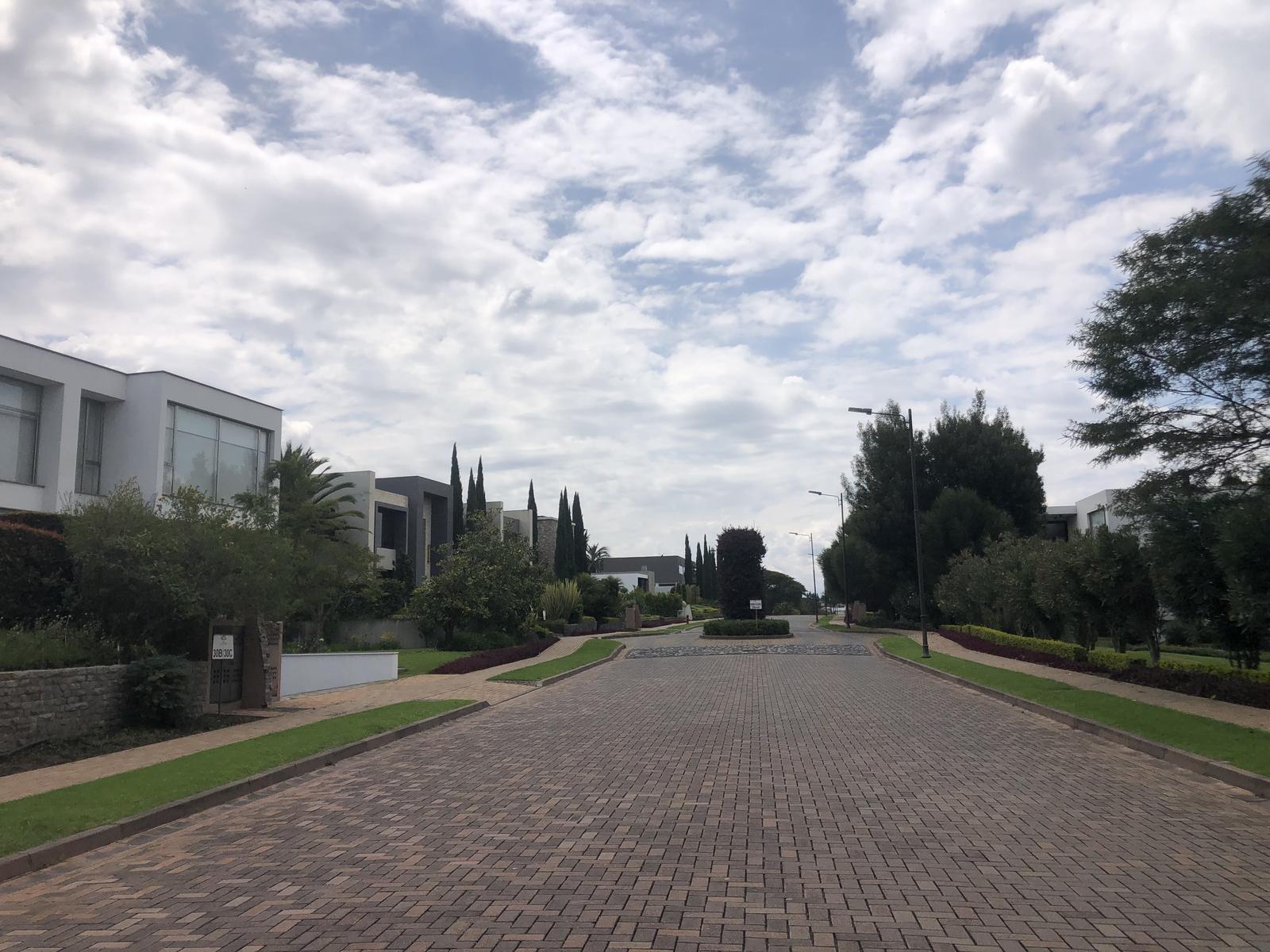 Lindo terreno de venta ubicado en Cumbayá dentro de la urbanización Jardines de Santa Inés