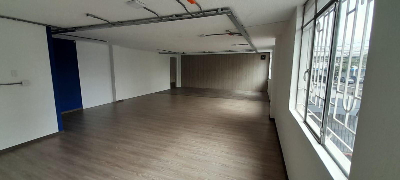 Oficina en renta - 180m2 - Jipijapa