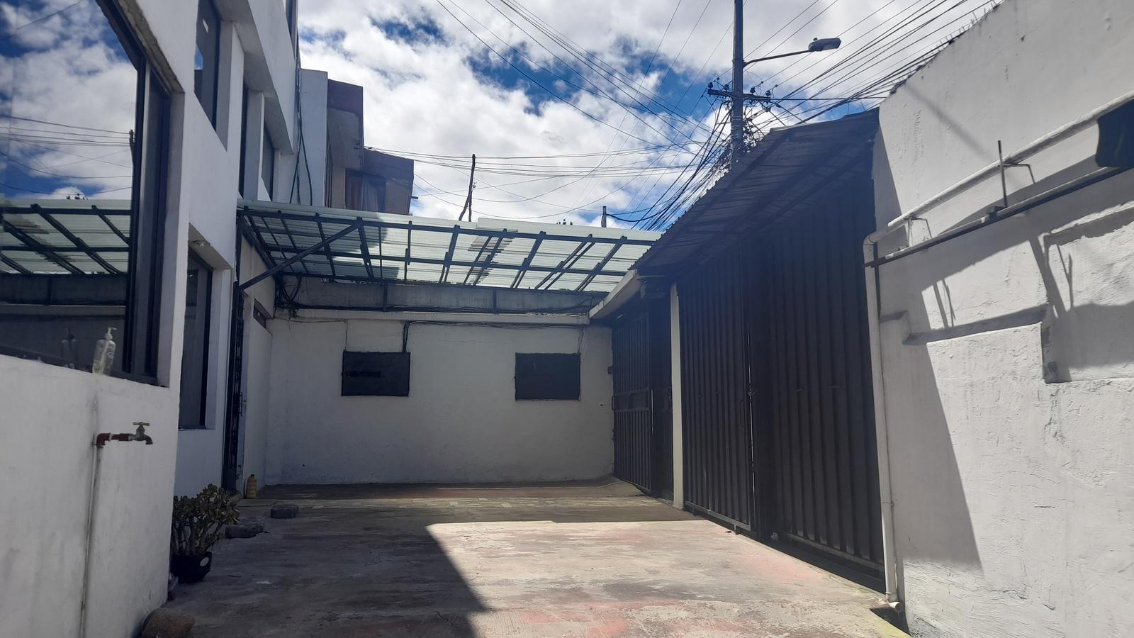 Oportunidad Depart. en Venta 260m2 de 4 Dormitorios con bodega, 1 parqueadero