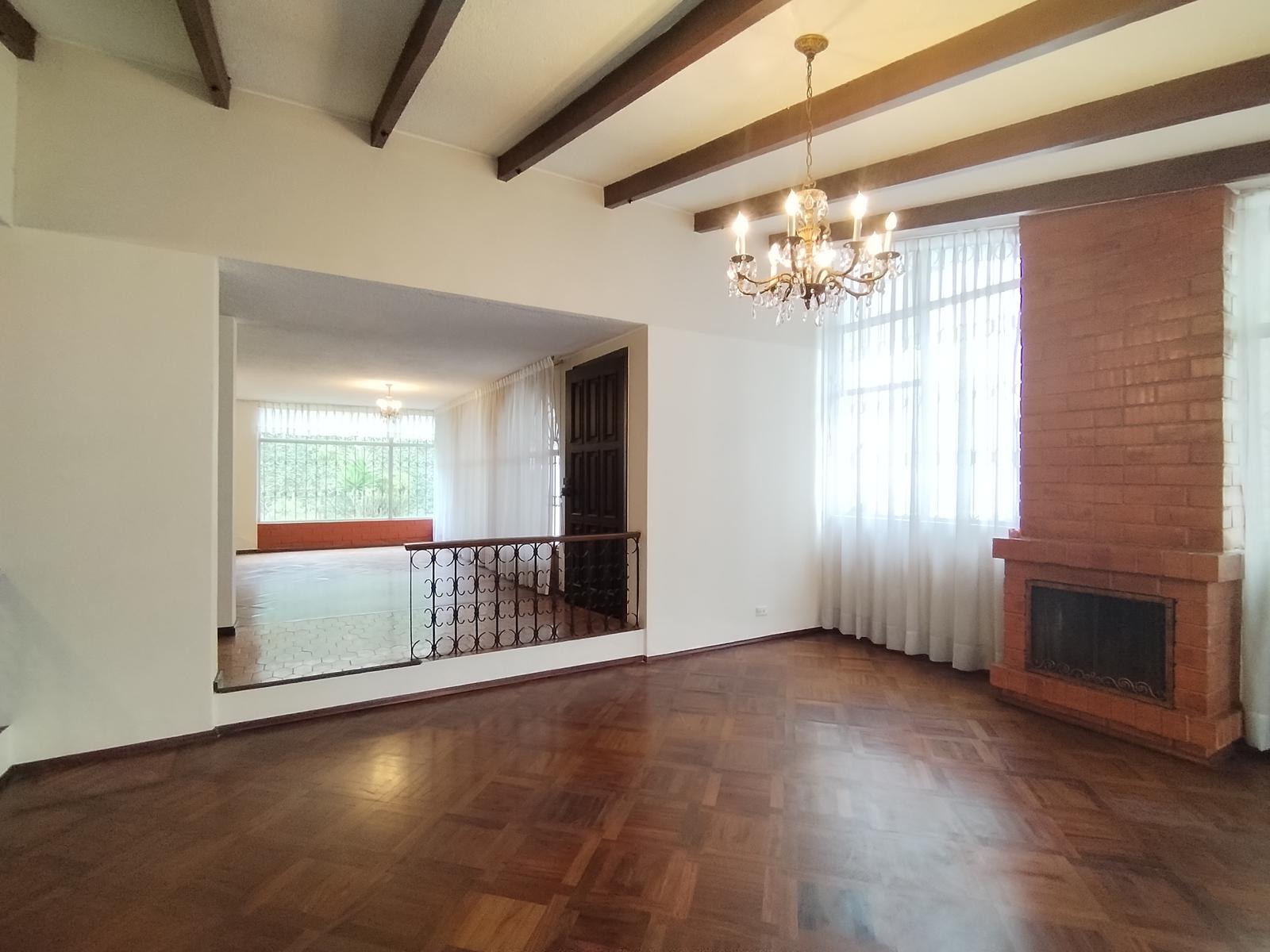 Oportunidad de  Venta de Casa  5 Dormt, con cancha de básquet, área BBQ cerca Colegio Los Pinos.