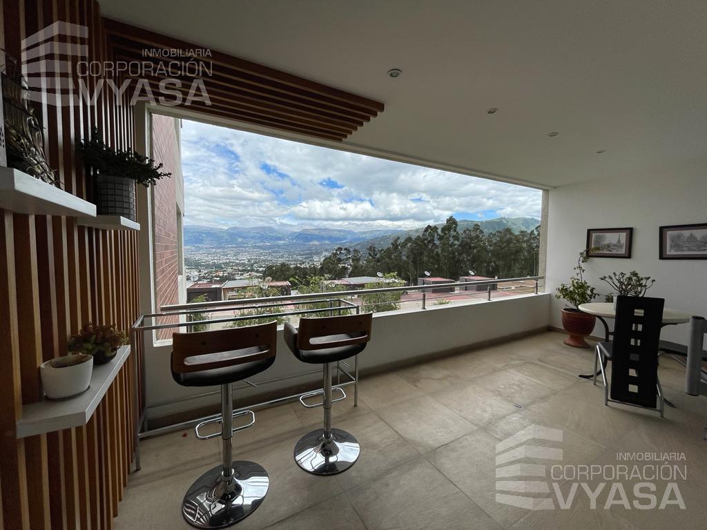 Cumbayá - San Juan Alto,  Precioso departamento en venta, de 3 dormitorios - 128.00  m2