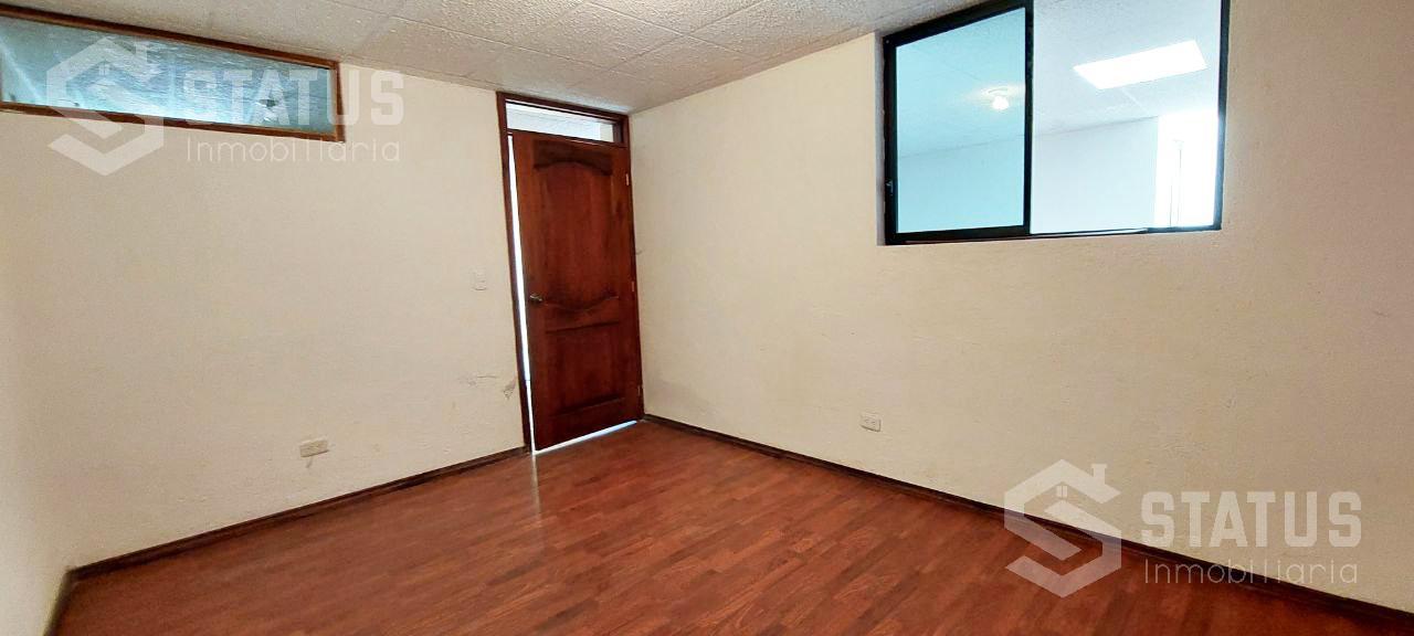 ¡De oportunidad! Vendo casa independiente de 219 m con terreno en Conocoto, 4 Dorm. - $60.000