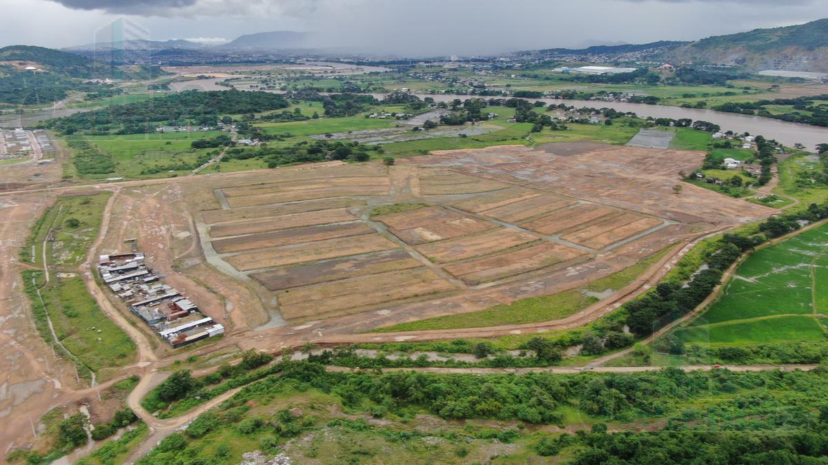 VENTA DE MACROLOTE RELLENADO ESQUINERO AL VIAL 10