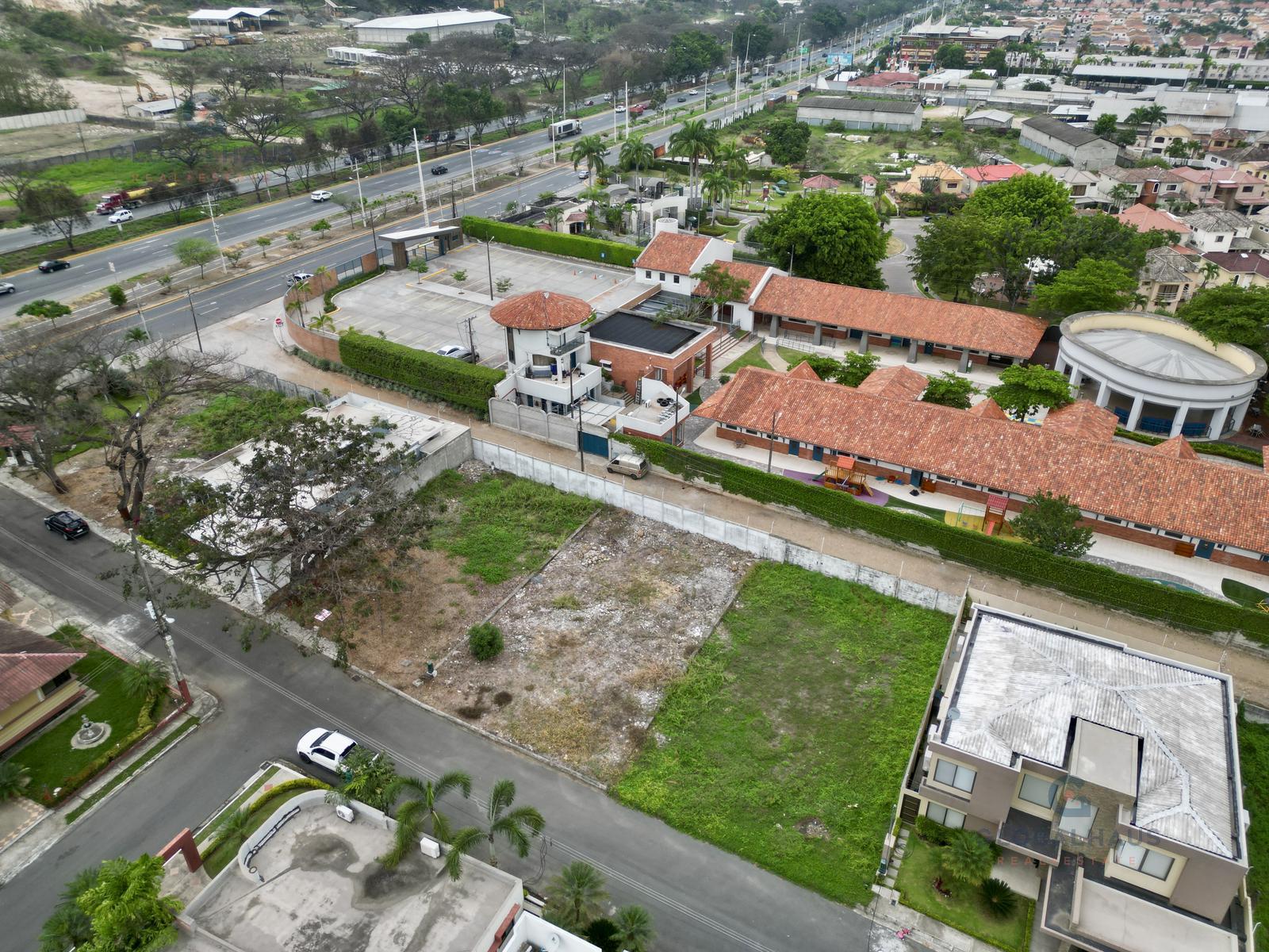 Venta de Terreno en Via a la Costa, Conjunto Residencial Los Ficus, 409Mt2  M.A.