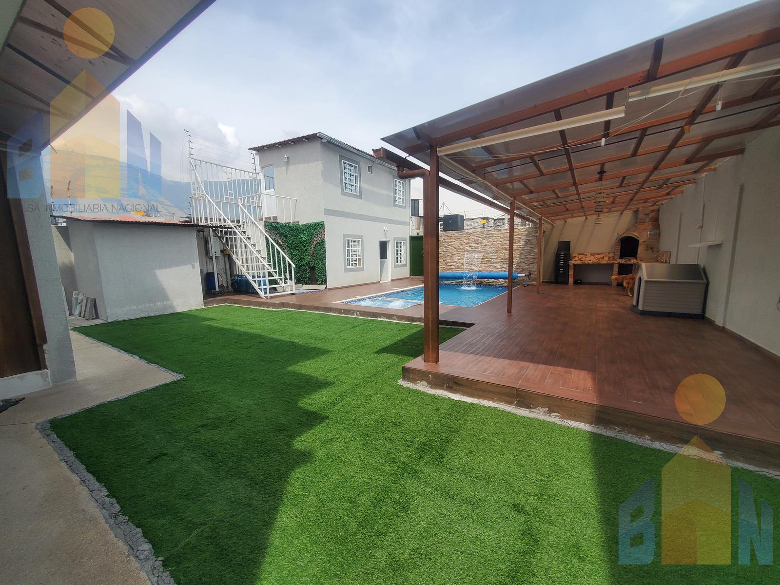 Casa de Lujo con Piscina y excelentes acabados en Venta al Sur de Quito Sector Quitumbe