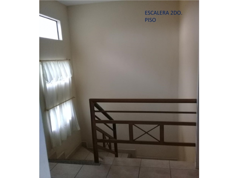 En venta casa Urb Montecristo Vía Manta Montecristi Ecuador.