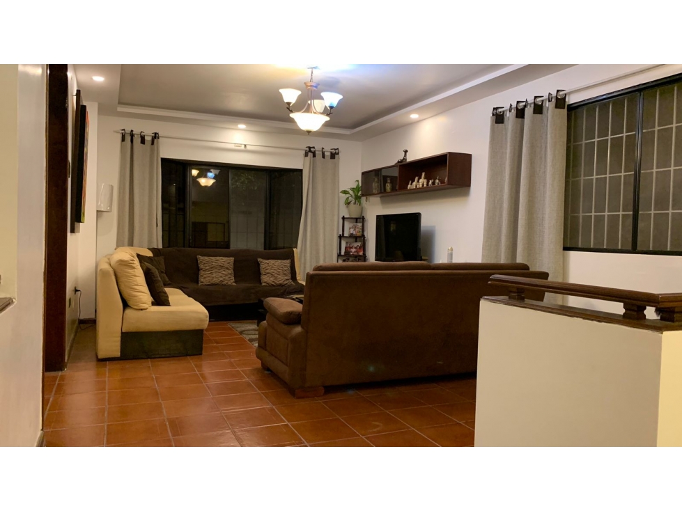 VENDO HERMOSA CASA EN GARZOTA