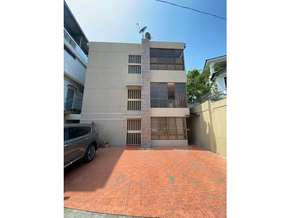 SE VENDE CONDOMINIO CDLA. LA GARZOTA