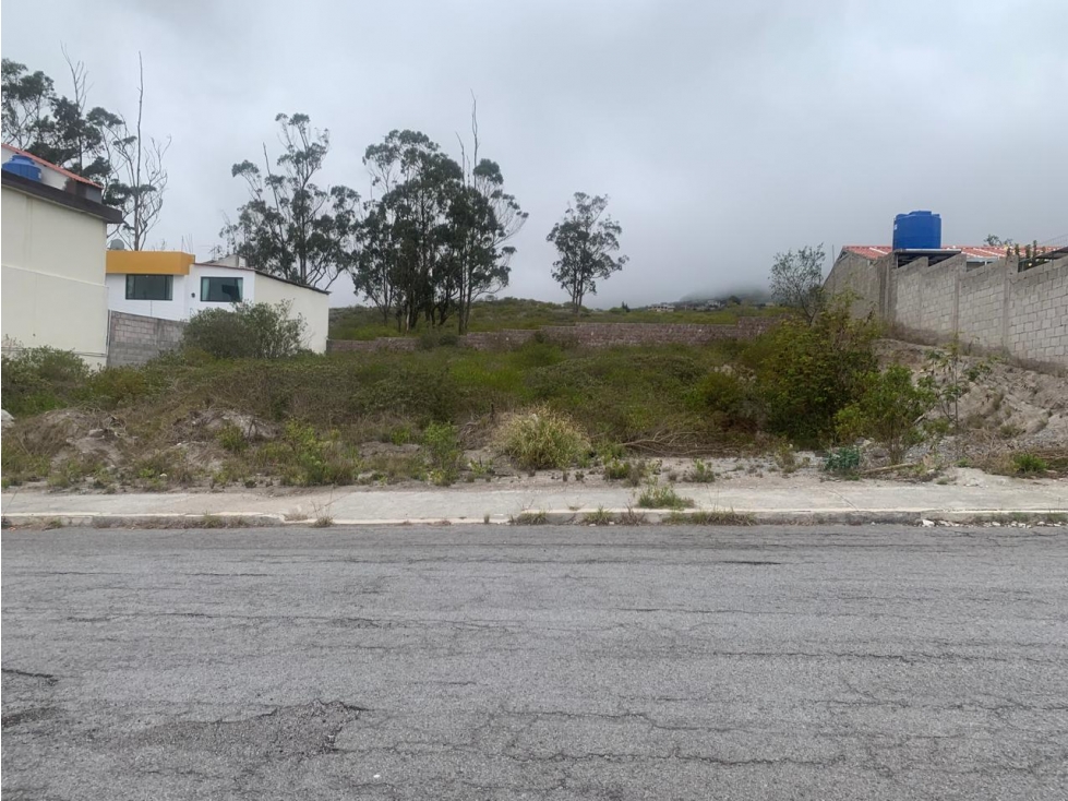 Mitad del mundo, en Urbanización, terreno en venta