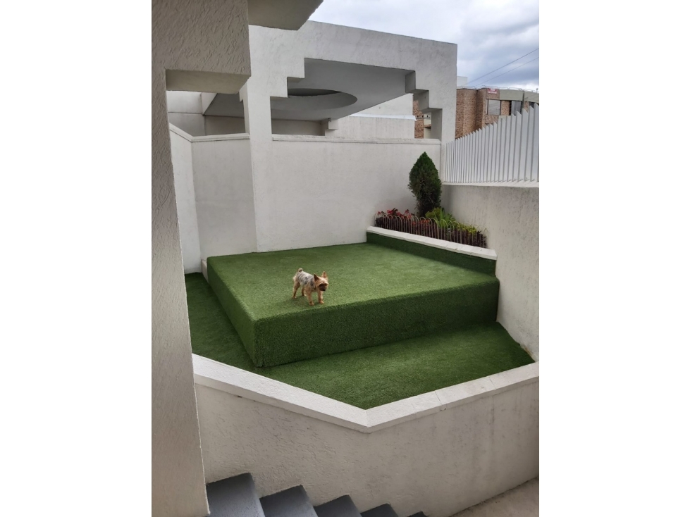 Venta  departamento  dúplex, 4 habitaciones, balcón Jardines del Batán