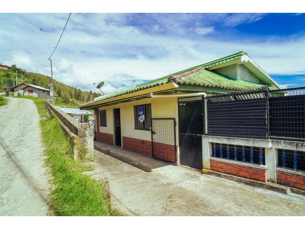 Casa Vacacional en Venta, Sector la Higuera, Paute