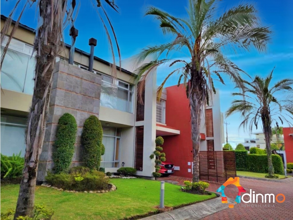 Casa en Venta Cumbayá 4 dormitorios, Vía a Lumbisi