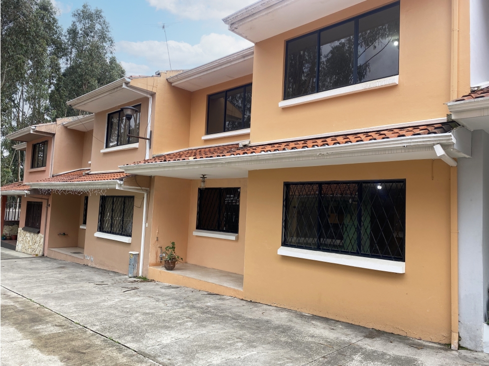 Casa En Venta En Condominio Privado, Vía Chiquintad