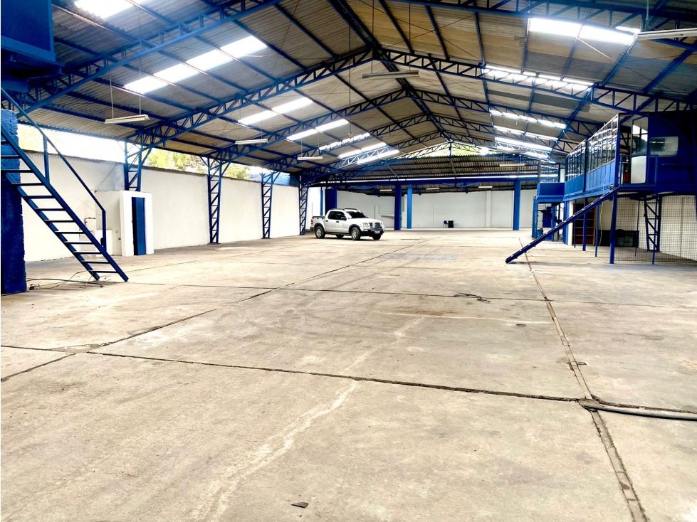 Venta de Nave Industrial, Cuenca, Parque Industrial 2510m²