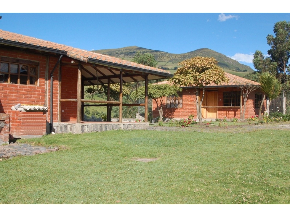 Hacienda de arriendo en Pintag, propiedad amplia varias construcciones