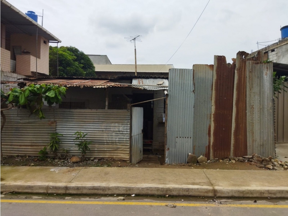 SE VENDE TERRENO EN BARRIO  SAUCES 1 EN MACHALA