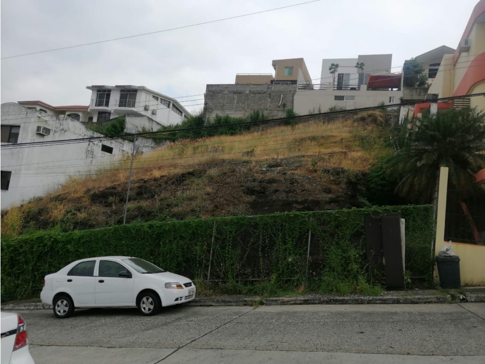 SE VENDE TERRENO EN CEIBOS NORTE