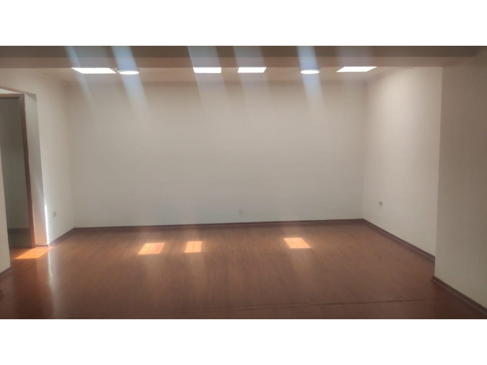 Jipijapa, Oficina en renta, 60 m2, 1 ambiente, 1 baño, 1 parqueadero