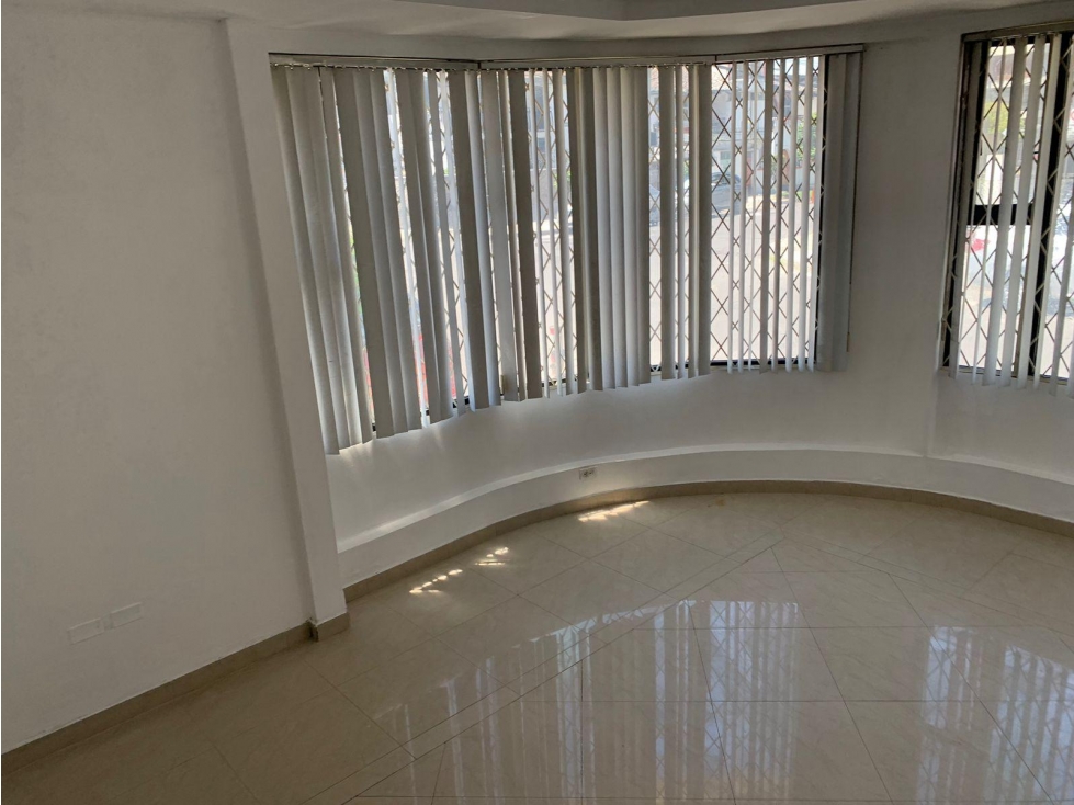 El Batán, Local en renta, 60 m2, 3 ambientes, 1 baño, 1 parqueadero