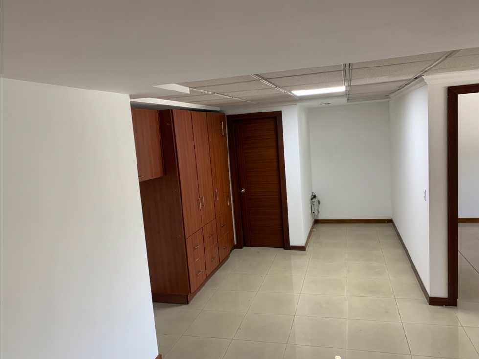 La Pradera, Oficina en renta, 75 m2, 3 ambientes, 1 baño, 1 parqueadero