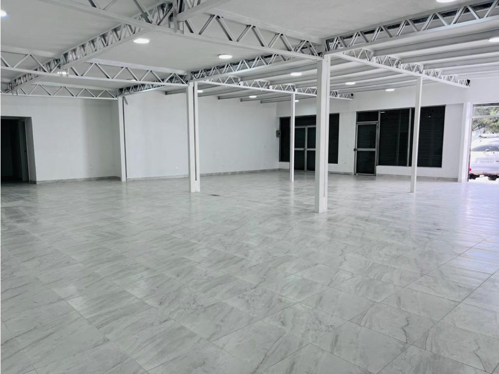 Ponceano, Local Comercial en Renta, 245m2,1 ambiente