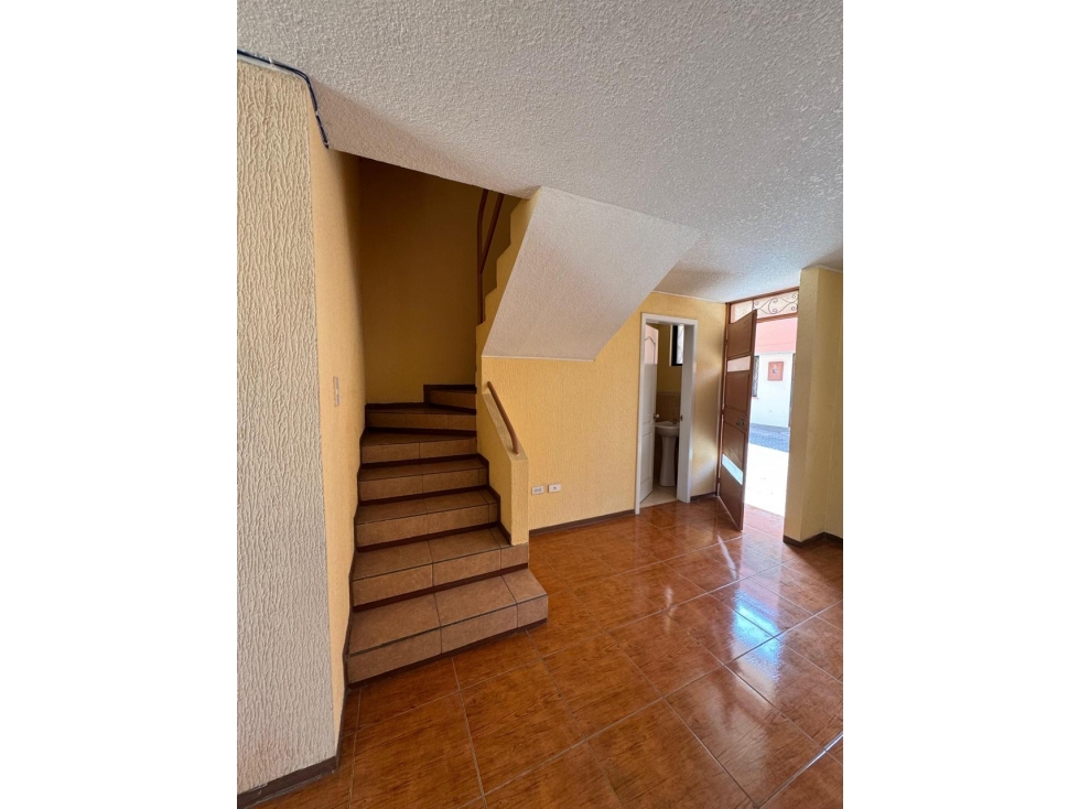 Casa en venta, 3 Dormi Carapungo, $56mil