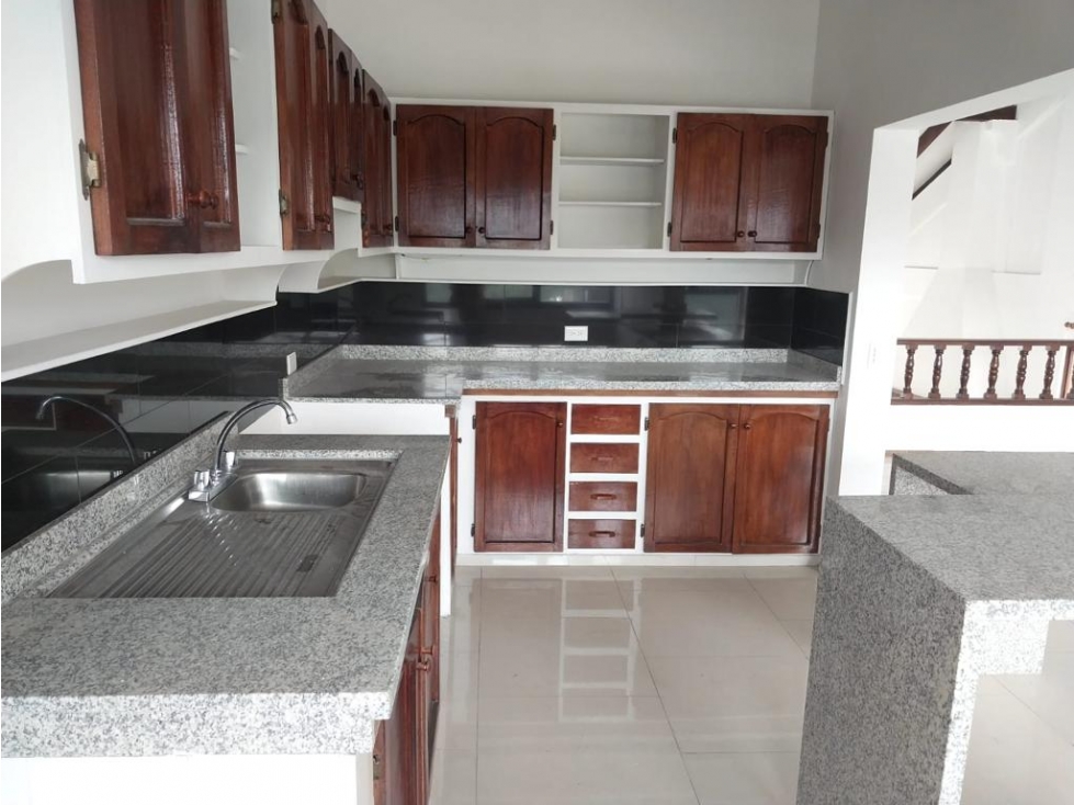 Venta Casa de 2 Depar, Remodelada $230,000 Einstein cod 6846189