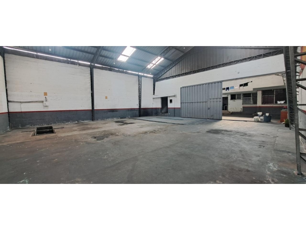 Renta Bodega, Taller, Galpón, 560M2, Bicentenario $1,900