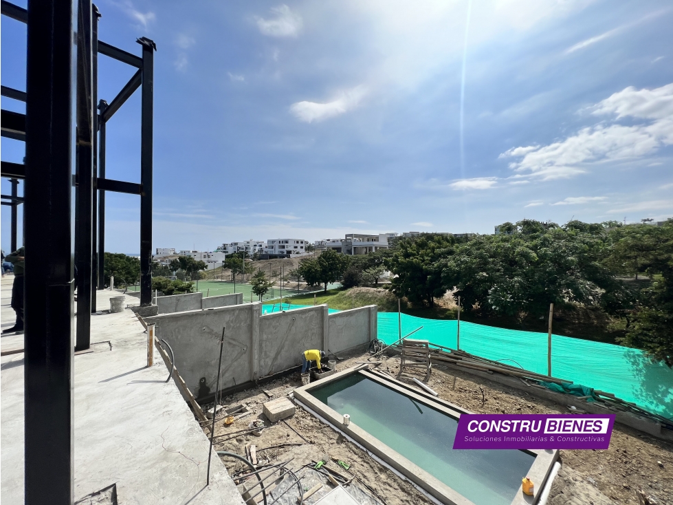 Casas con piscina en urbanización Ciudad del Mar, Manta