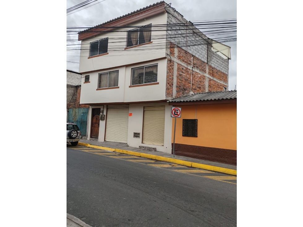 ¡VENDO CASA EN EL CENTRO DE CAYAMBE! ?? ?