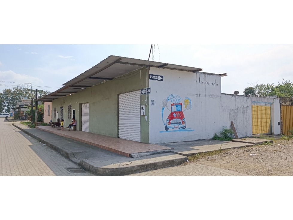 CASA FRENTE A UNIDAD EDUCATIVA JULIO MARIA MATOVELLE